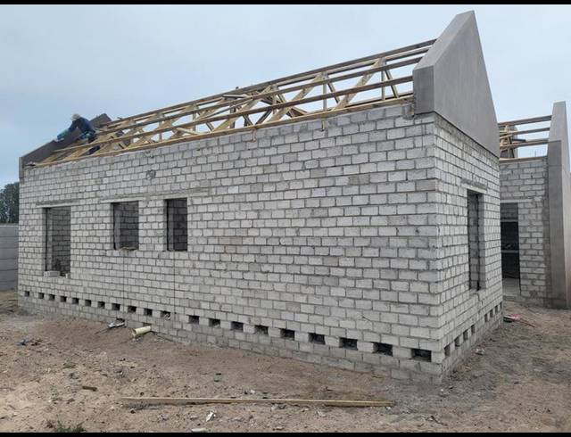 2 BEDROOM HOUSE FOR SALE IN LAAIPLEK